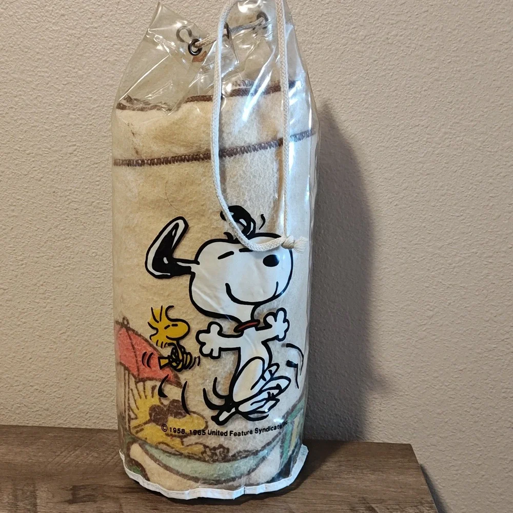 Chatham Peanuts Blanket 72x42‎ Cream Everybody Loves Summer Snoopy Vintage